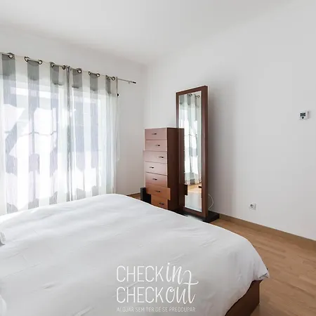 Checkincheckout Aroeira Almada