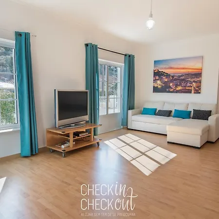 Checkincheckout Aroeira Almada