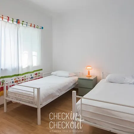 Checkincheckout Aroeira Nyaraló