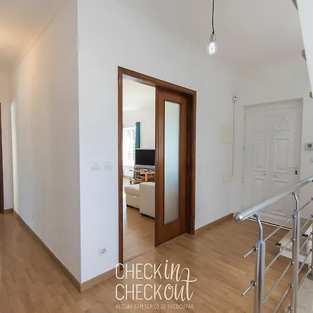 Checkincheckout Aroeira Almada