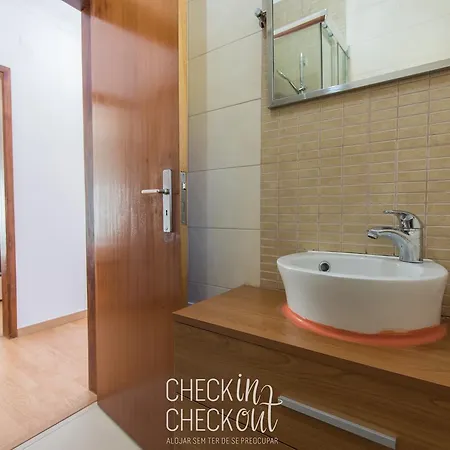 Checkincheckout Aroeira Almada
